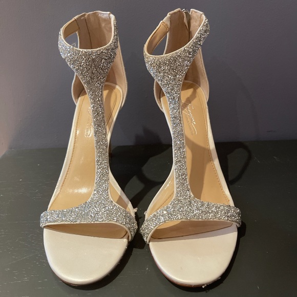 Vince Camuto White Pearl/Sparkly heels Size 6.5 - Picture 2 of 4